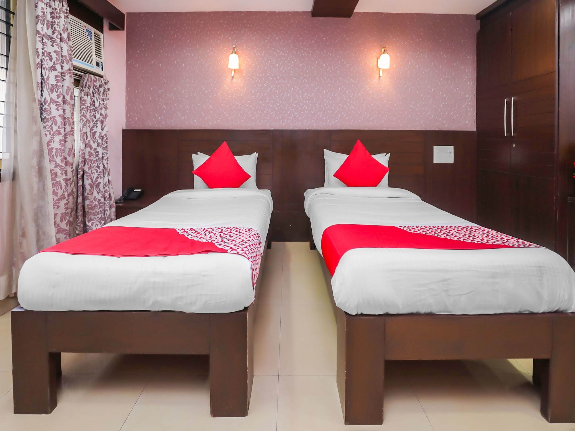Oyo 17278 Hotel Srinivas Mangalore Bagian luar foto